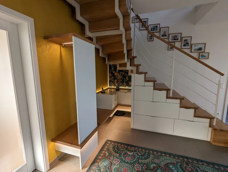 Treppenschrank