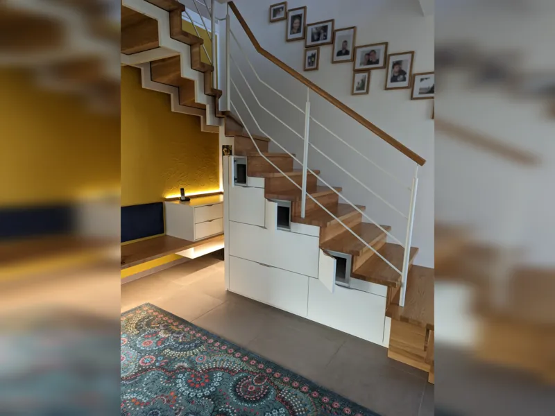 Treppenschrank