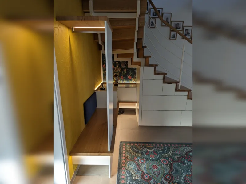 Treppenschrank