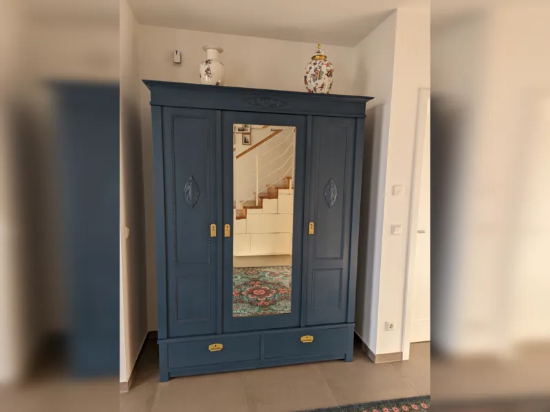 Treppenschrank