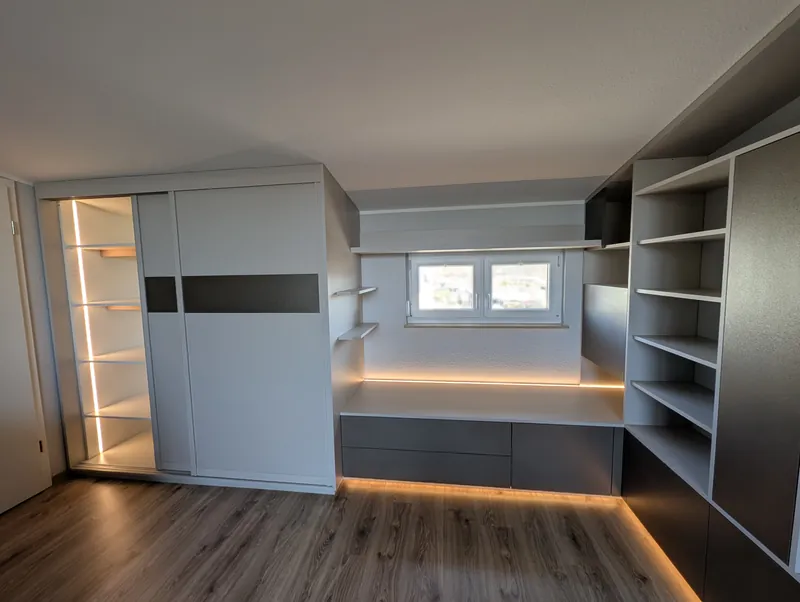 Dachschrägenschrankwand